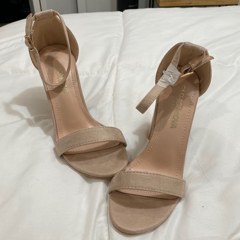 Beautiful fashion nova sandals.